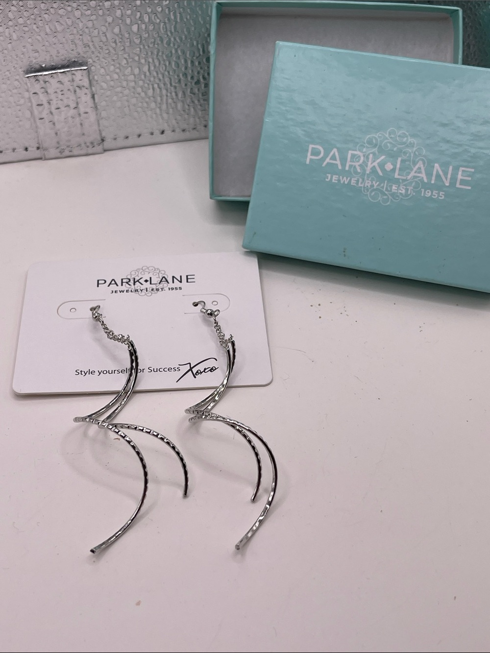 07.04.26-13 NWT Modern Park Lane Silver Geo Curved Drop Earrings